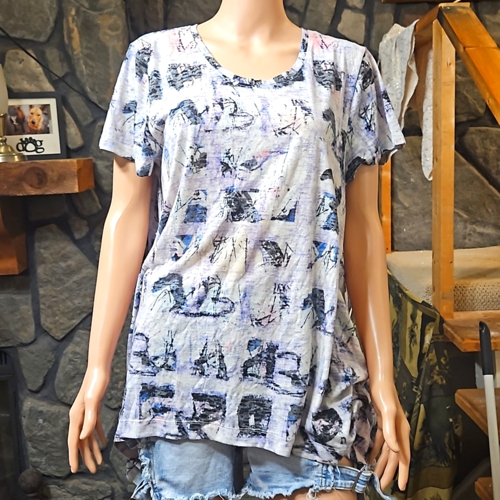 Chelsea & Theodore Hi-Lo Short Sleeve Blouse